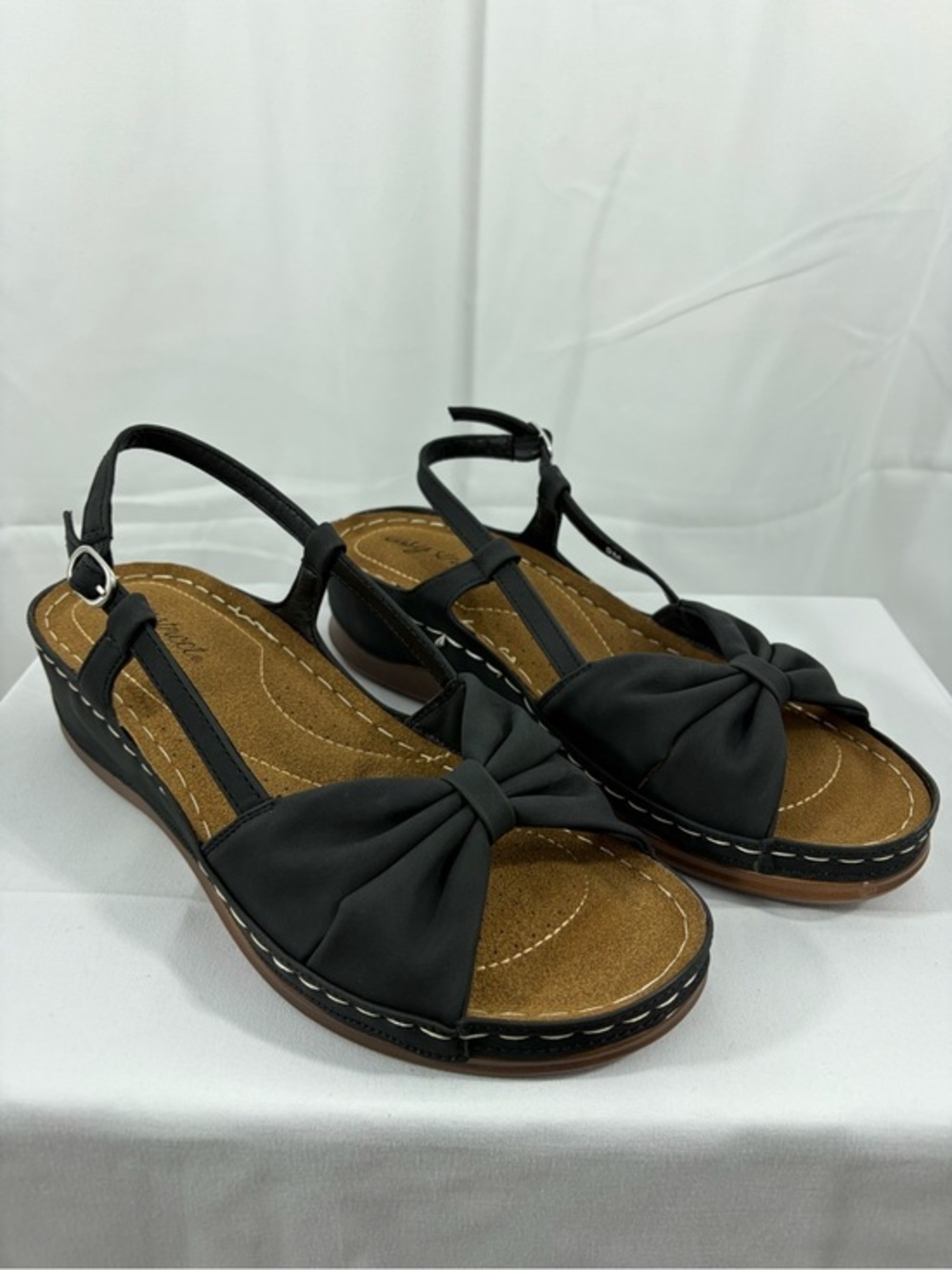 NWT Easy Street Women’s Size 9 Black Bow Slingback 2 Inch Platform Sandals